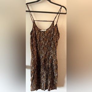 American Eagle Size. Unknown size probably Sm. Or M. - has pockets!